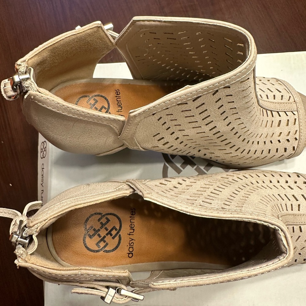 !NEW! Peep-Toe Booties - Picture 3 of 6